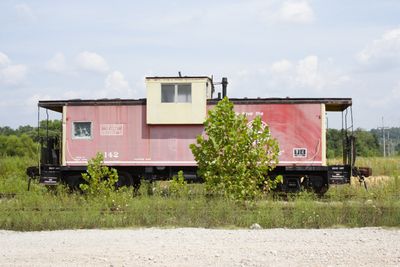 DT&I caboose at customer in Jackson